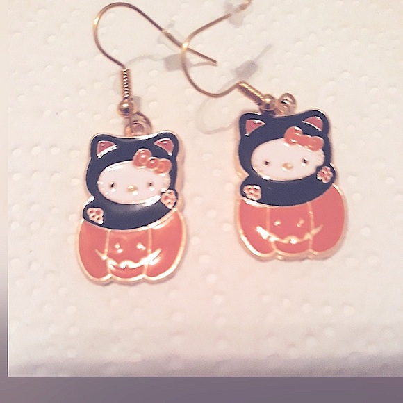 Hello Kitty Black Cat Pumpkin Charm Dangle Earrings Gold Enamel SS NEW Handmade - Picture 6 of 7